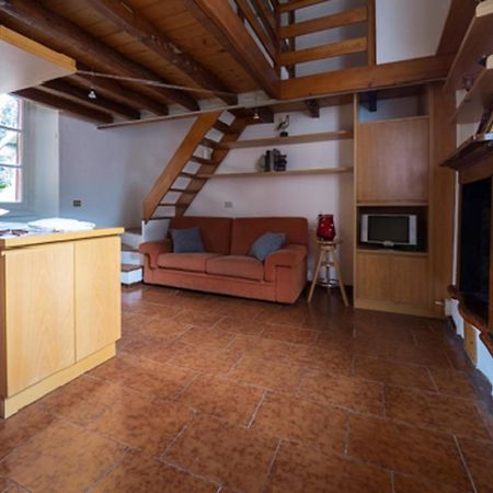 Queen'S Loft Чернобио Екстериор снимка