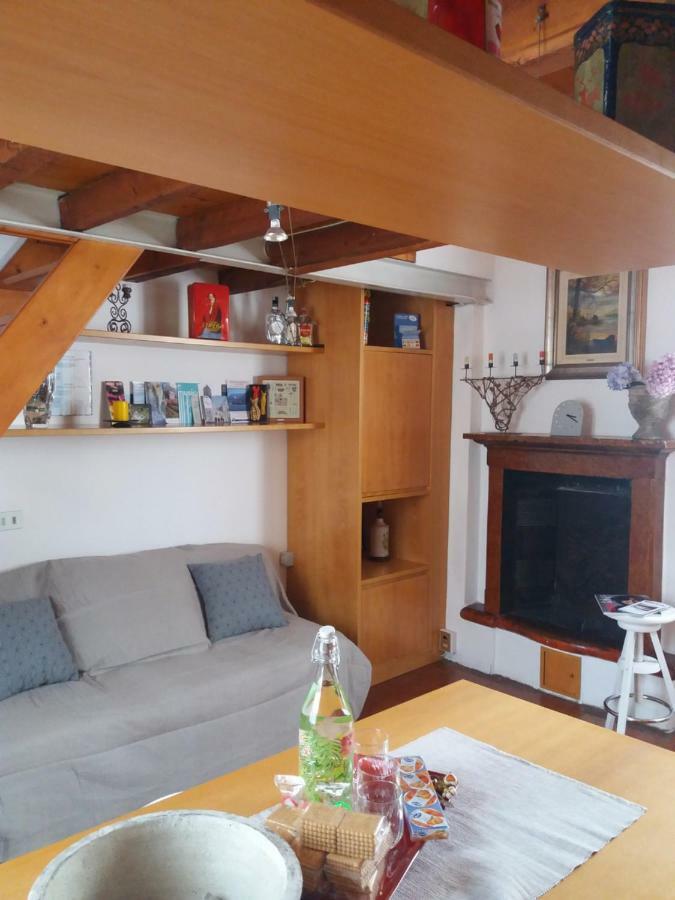 Queen'S Loft Чернобио Екстериор снимка