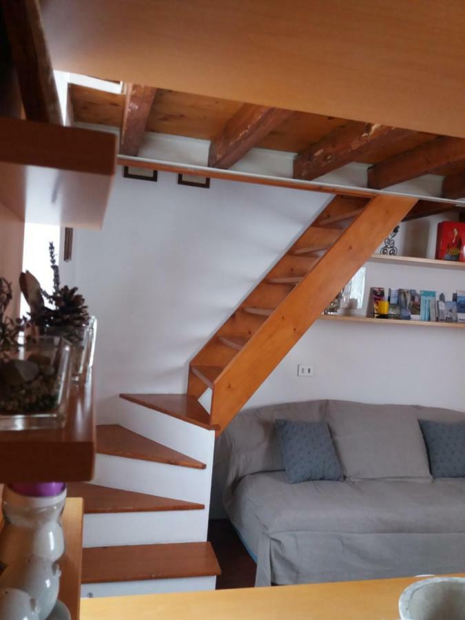 Queen'S Loft Чернобио Екстериор снимка